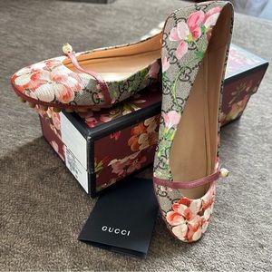 Size 6.5 Gucci Flats